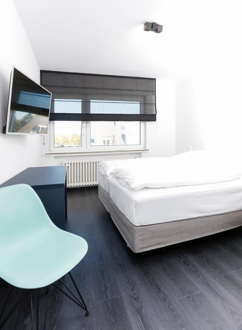 Bed, Photo of the whole room, Bedroom, internet