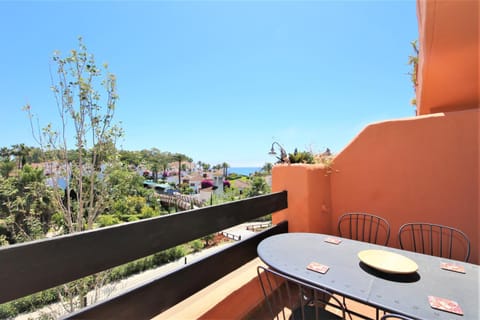 View (from property/room), Balcony/Terrace, Seating area, Dining area, Sea view