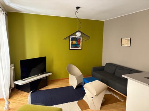 Communal lounge/ TV room, TV and multimedia, Living room, Seating area