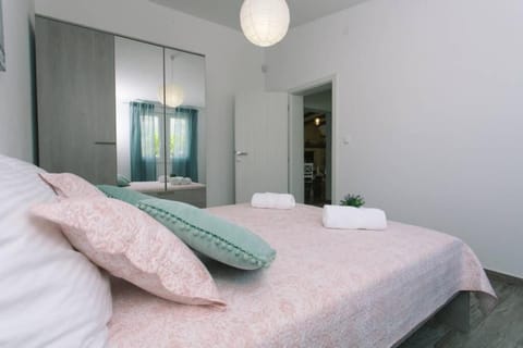 Lodge JoMi House in Šibenik-Knin County, Croatia