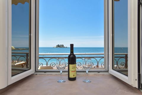 View (from property/room), Balcony/Terrace, Sea view