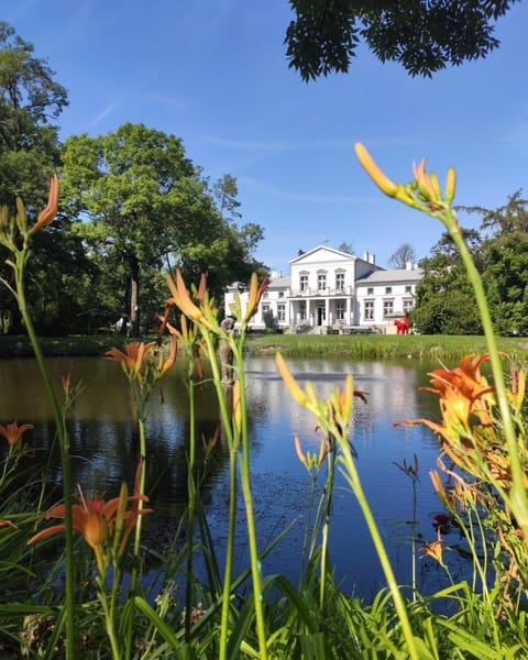 Property building, Spring, Day, Natural landscape, Garden, Garden view, Lake view