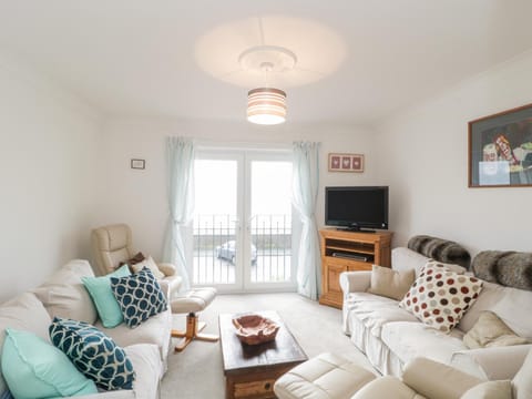 14 Lyme Mews House in Seaton