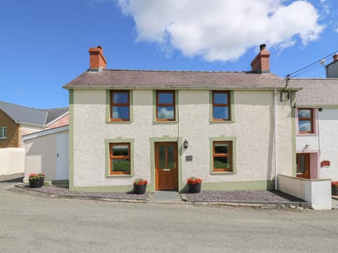 Gwynfa House in Clydau