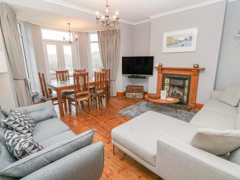 Elmbank House in Looe