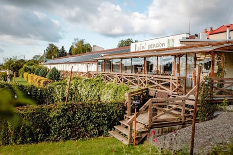 Property building, Restaurant/places to eat, Garden, Garden view