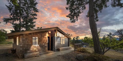 Bodega Ridge & Cove Cabins Cabin in Galiano Island