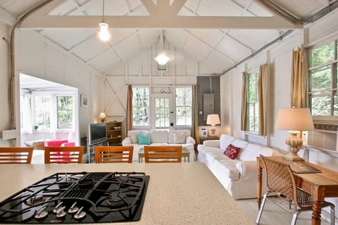 Cozy Stockbridge Cabin - Walk to Beach and Lake! Cabin in Stockbridge