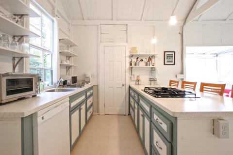 Cozy Stockbridge Cabin - Walk to Beach and Lake! Cabin in Stockbridge