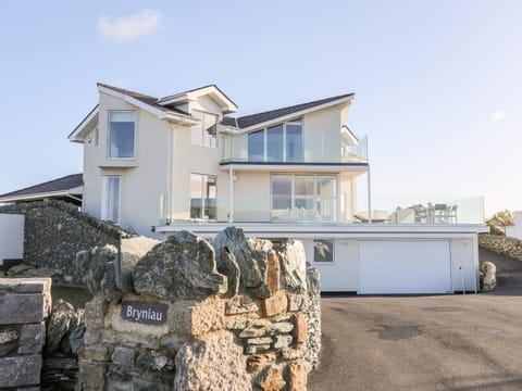 Bryniau House in Trearddur Bay