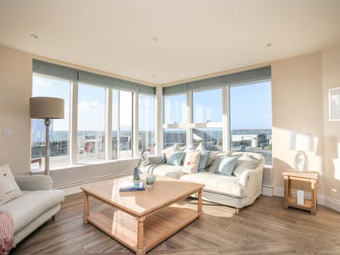 Bryniau House in Trearddur Bay