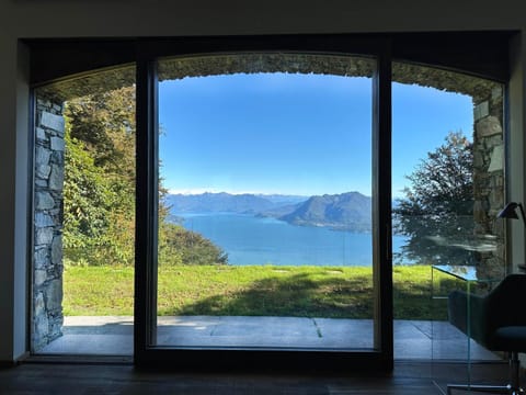 Living room, Garden view, Lake view, Mountain view