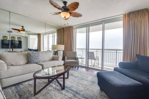 Oceanfront Corner Condo in North Myrtle Beach! Apartment in Crescent Beach