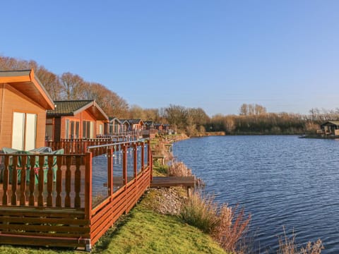 Shore Beats Work - Capenwray 10 House in England