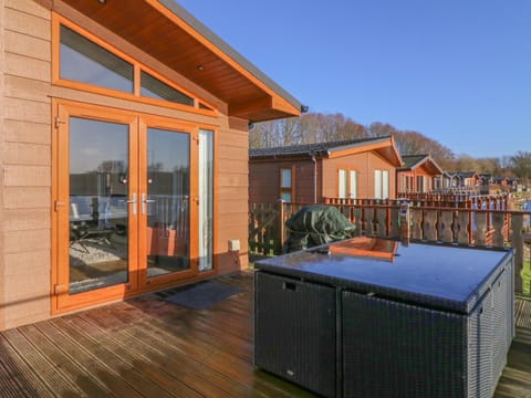 Shore Beats Work - Capenwray 10 House in England