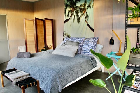 The Beach House on the Hill Apartment in Raglan