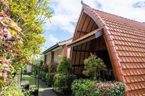 Property building, Garden, Balcony/Terrace