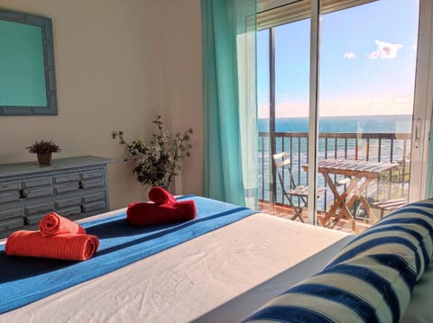 Bed, View (from property/room), Bedroom, Sea view, towels