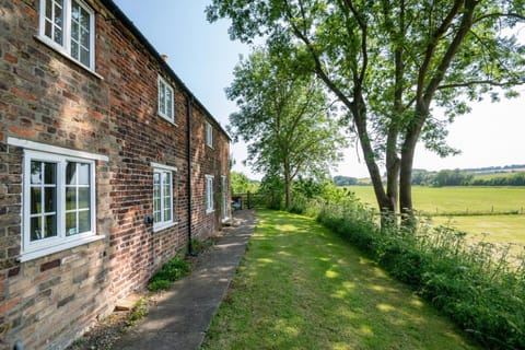 Marris Cottage House in West Lindsey District