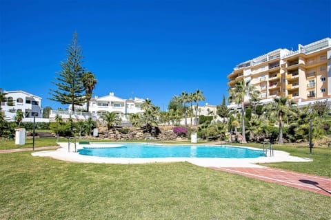 Property building, Garden, Swimming pool, Swimming pool