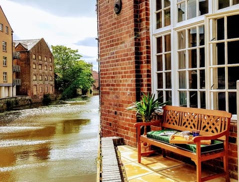 Natural landscape, Balcony/Terrace, Seating area, River view
