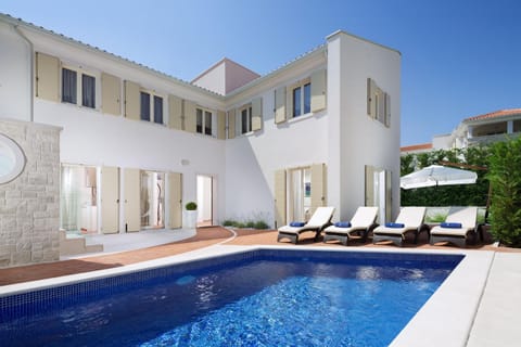 Property building, Swimming pool, Swimming pool