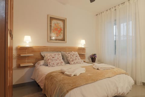Bed, Photo of the whole room, Bedroom, towels, wardrobe