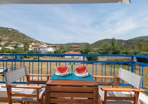 Balcony/Terrace, Dining area, Mountain view