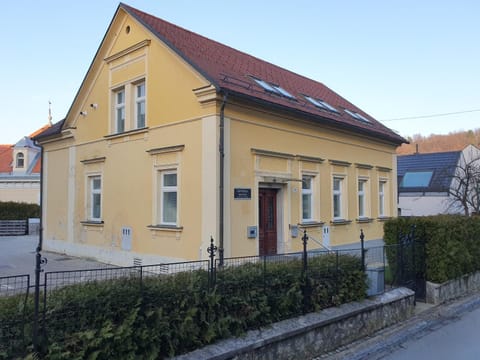 Property building, Neighbourhood