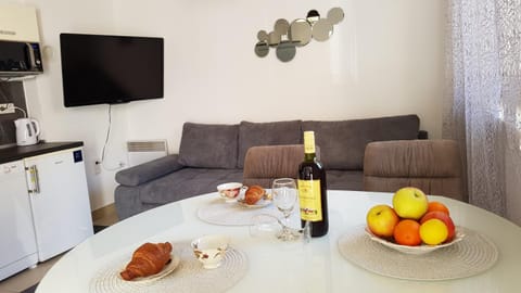 Food and drinks, Dining area