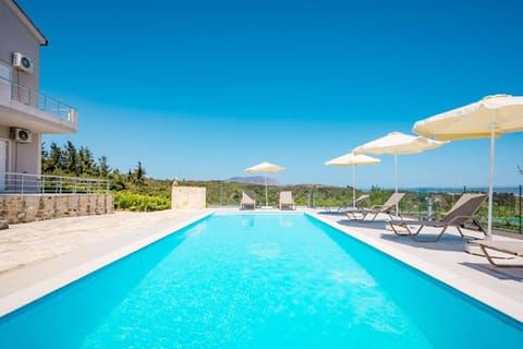 Day, Other, Swimming pool, sunbed