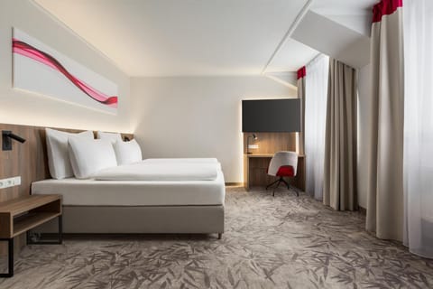 Bed, TV and multimedia, Bedroom