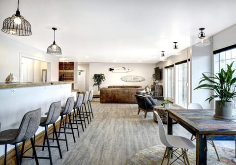 Seating area, Dining area