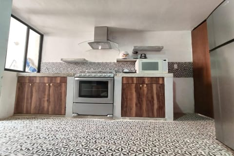 Kitchen or kitchenette, Communal kitchen