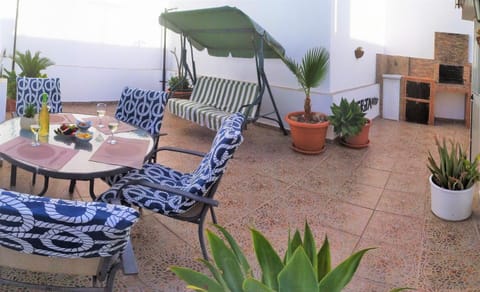 Patio, BBQ facilities, Food and drinks