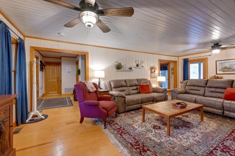 Creekside Family Retreat by Waterfalls and Hiking! House in Tennessee