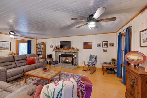 Creekside Family Retreat by Waterfalls and Hiking! House in Tennessee