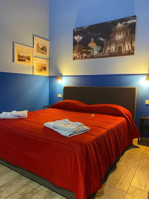 Bed, Decorative detail, Decorative detail, Bedroom