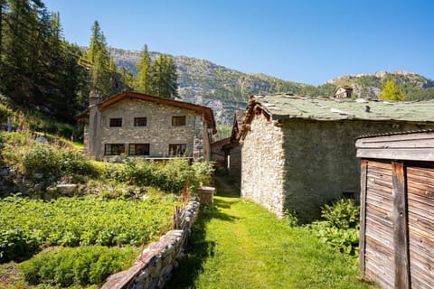 Chalet 1728 - La Reculaz - 2 minutes from Val D'isere by free shuttle bus Chalet in Val dIsere