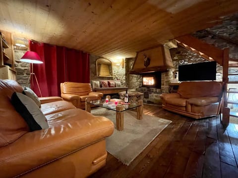 Chalet 1728 - La Reculaz - 2 minutes from Val D'isere by free shuttle bus Chalet in Val dIsere