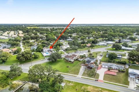 Neighbourhood, Bird's eye view, Street view, Location