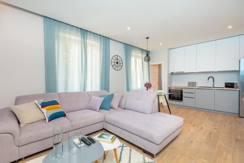 Kitchen or kitchenette, Living room, Seating area