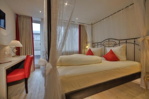 Day, Photo of the whole room