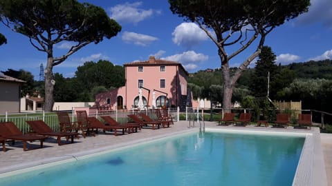 Le Bozze -Villa Jenny con WI-FI, posto auto, piscina a sfioro a Castagneto Carducci Villa in Tuscany