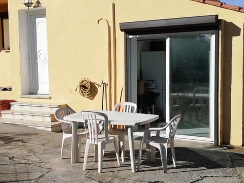 REZ DE VILLA SIX-FOURS Apartment in Six-Fours-les-Plages