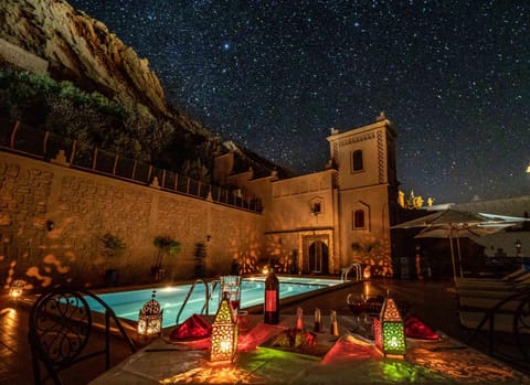 Patio, Swimming pool, Dinner, Alcoholic drinks, Non alcoholic drinks