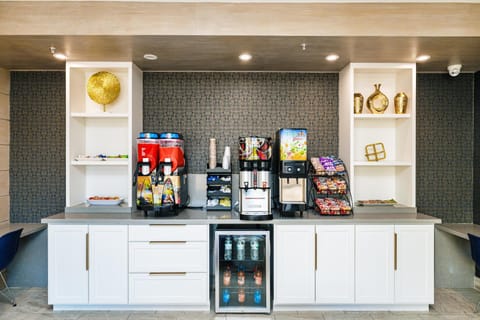 Restaurant/places to eat, Coffee/tea facilities, Food and drinks, Food, Breakfast, Drinks