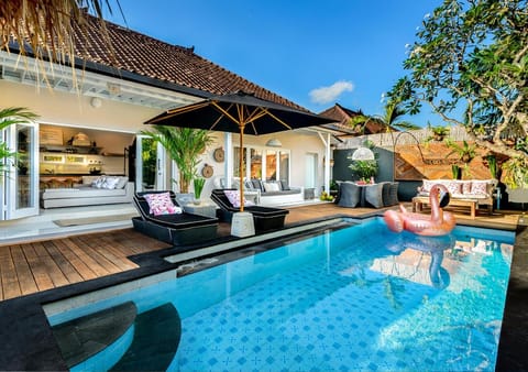 Patio, Patio, Balcony/Terrace, Dining area, Pool view, Swimming pool, Swimming pool