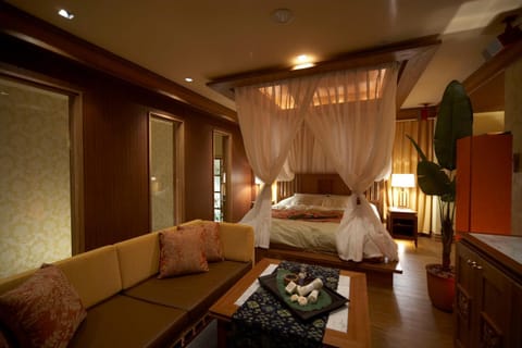 Bed, Living room, Photo of the whole room, Bedroom