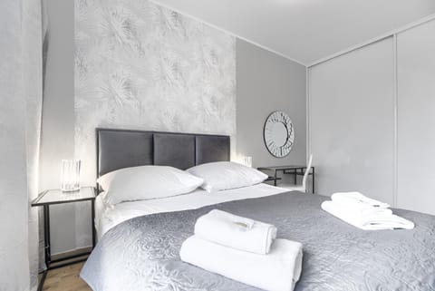 Bed, Photo of the whole room, Bedroom, towels, wardrobe